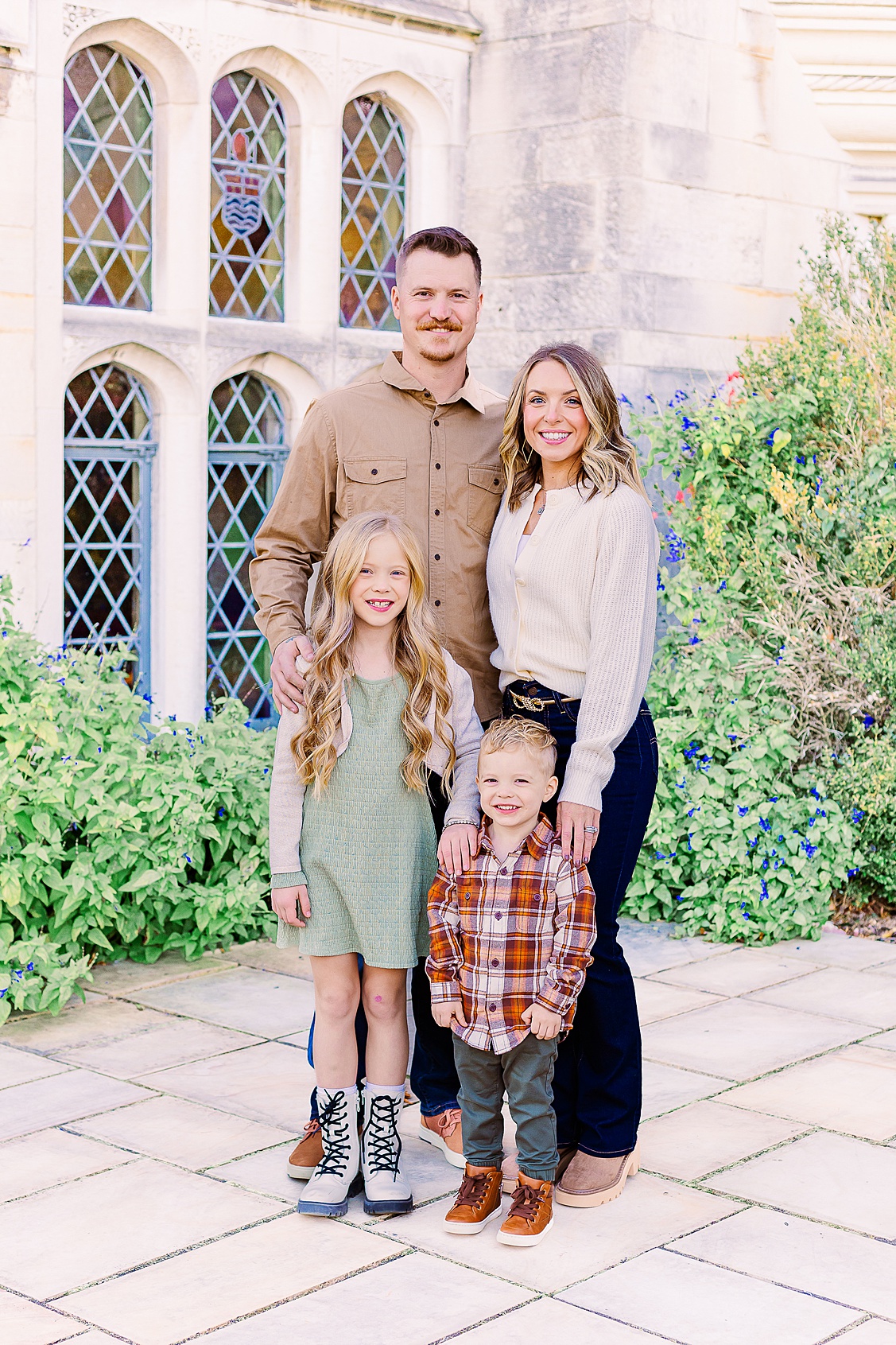 Coordinated neutral-tone outfit inspiration for Pittsburgh family holiday card session