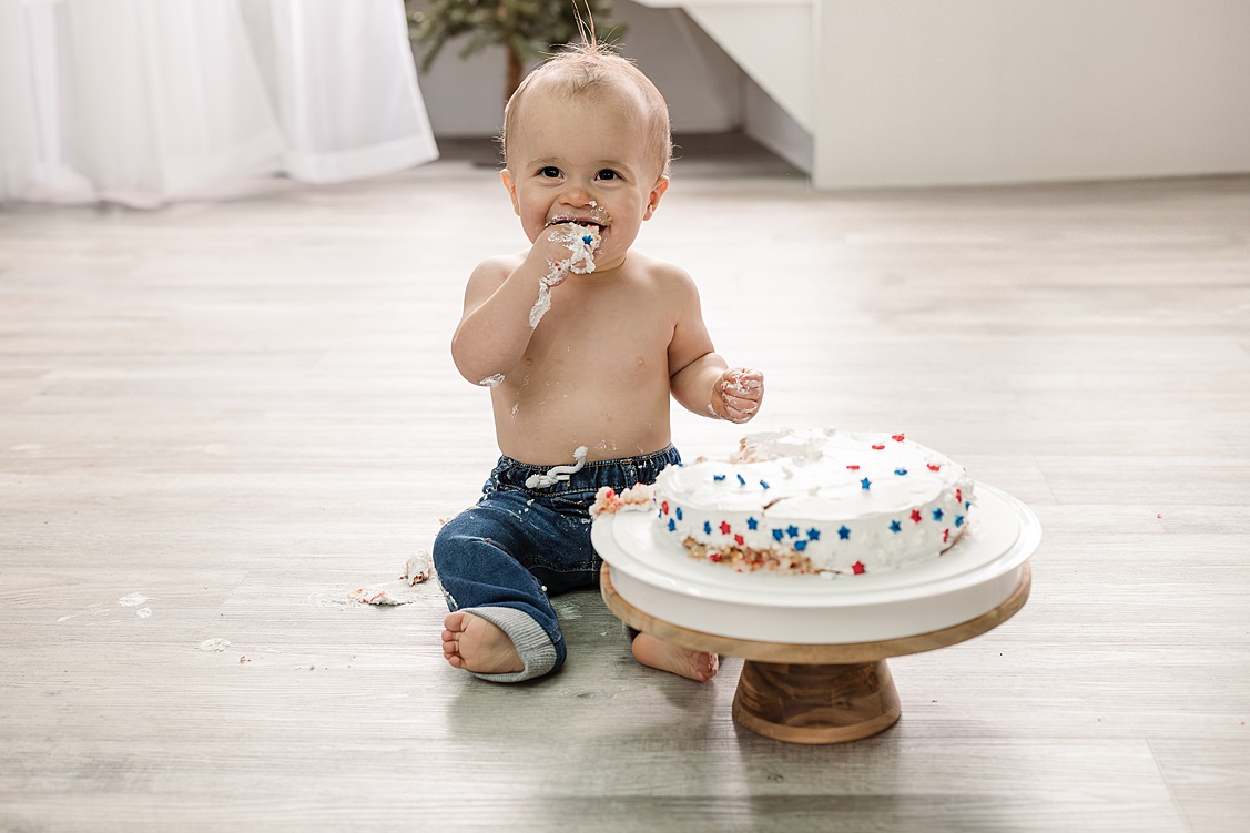 Baby boys 1st birthday pictures included a cake smash during his family photo session in Pittsburgh.